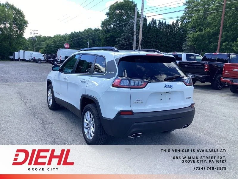 Used 2022 White Jeep Latitude Lux image 5