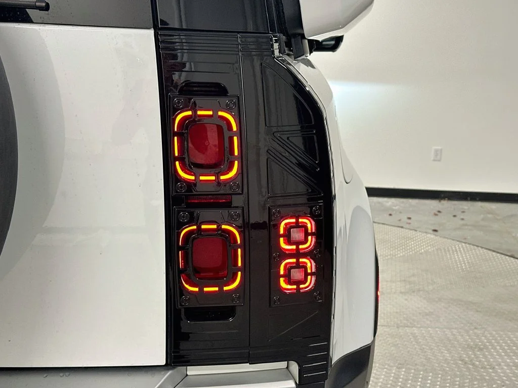 Used 2024 Fuji White Land Rover S image 32
