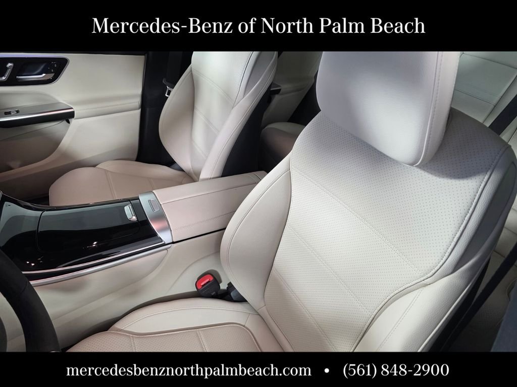 New 2026 MANUFAKTUR Moonlight White Metallic Mercedes-Benz GLC 300 image 9