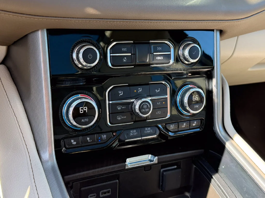 2023 GMC Yukon Denali - Photo 45