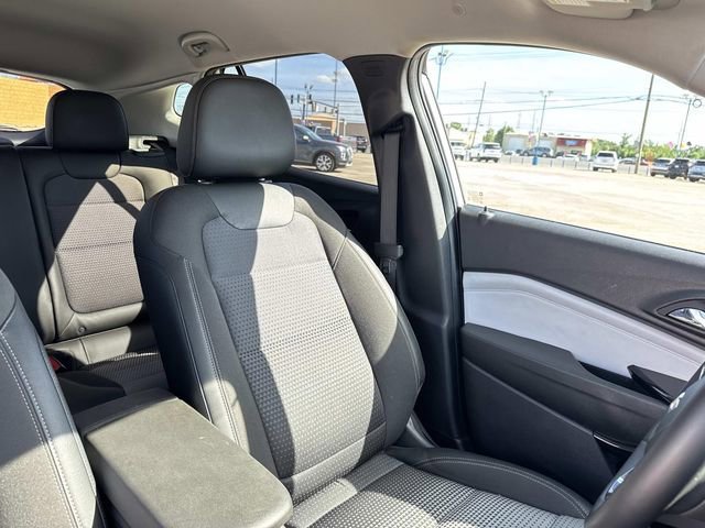 Used 2025 Summit White Chevrolet LT image 28