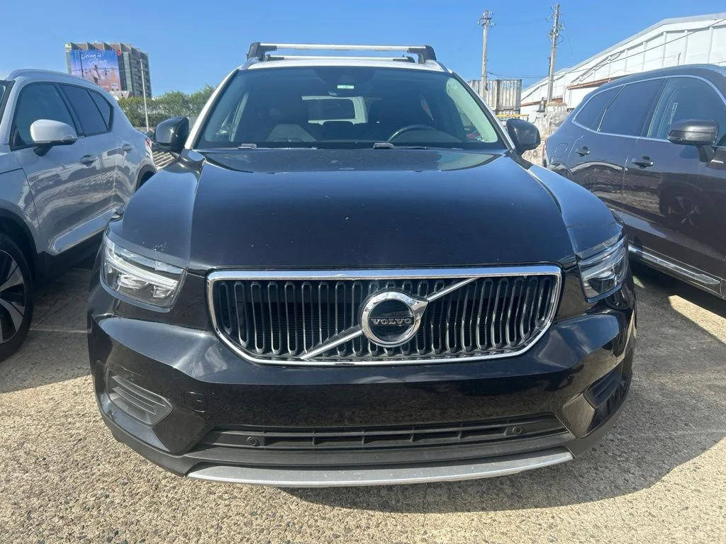 Used 2019  Volvo Momentum image 2