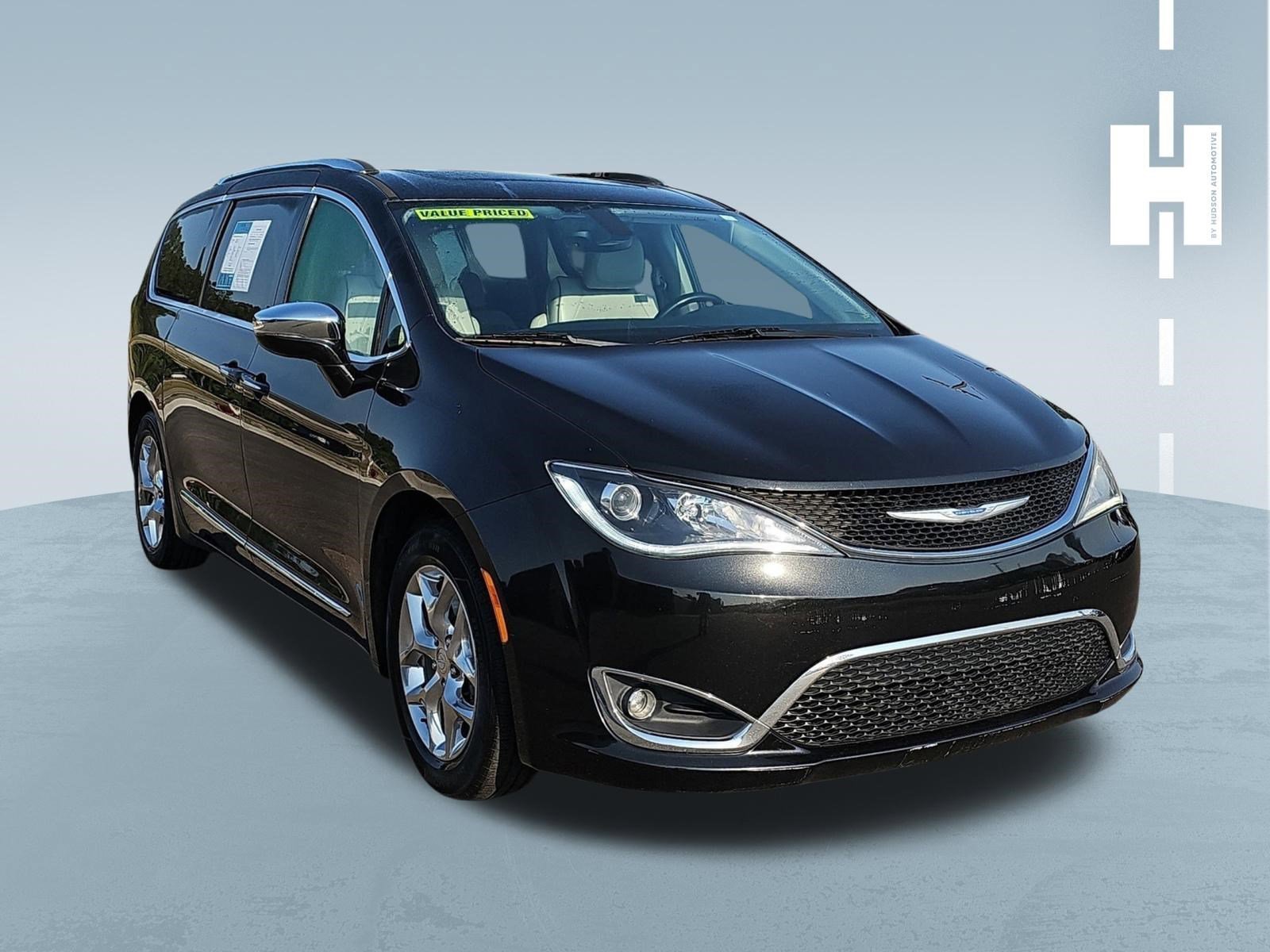 2019 Chrysler Pacifica Limited's photo