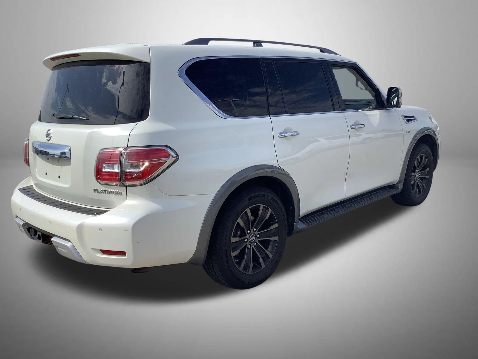 Used 2018 White Nissan Platinum image 3