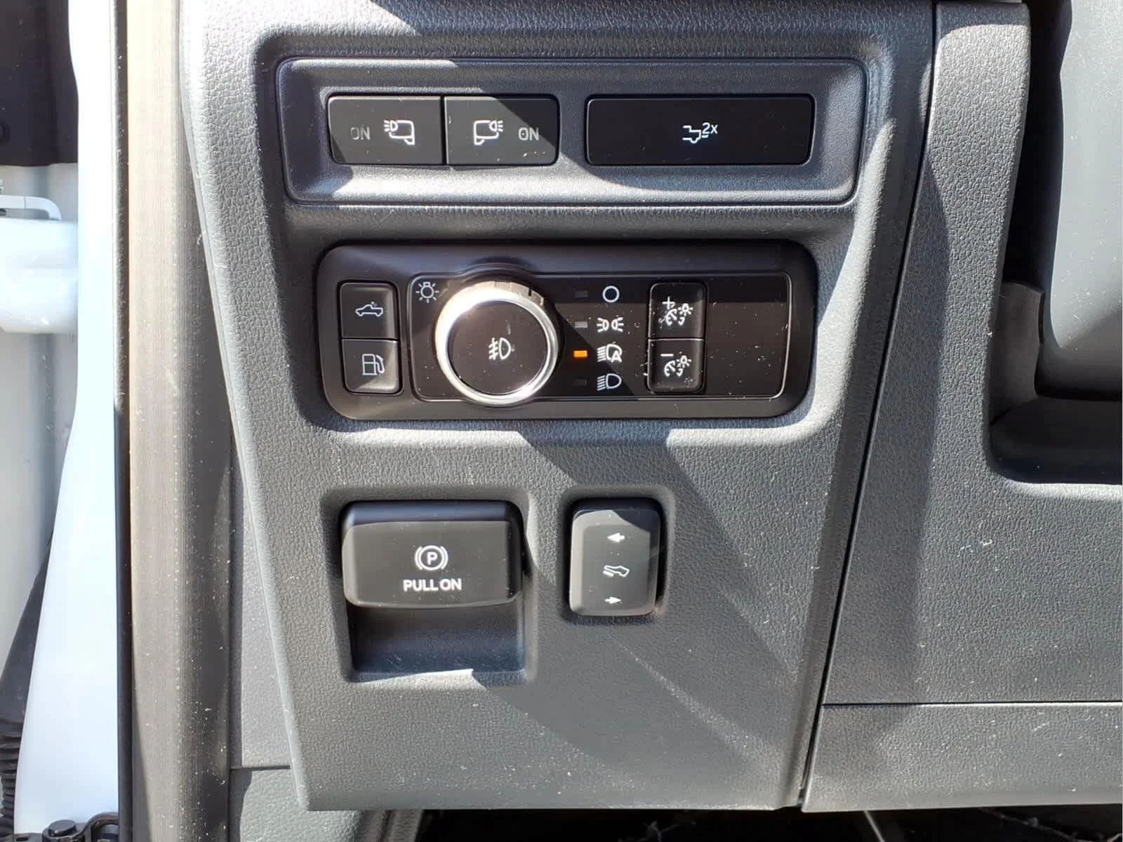 Used 2023 Star White Metallic Tri-Coat Ford LARIAT image 12
