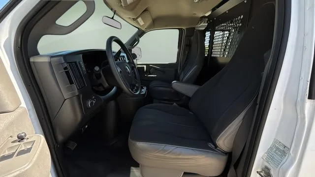 Used 2024 Summit White GMC Work Van image 18