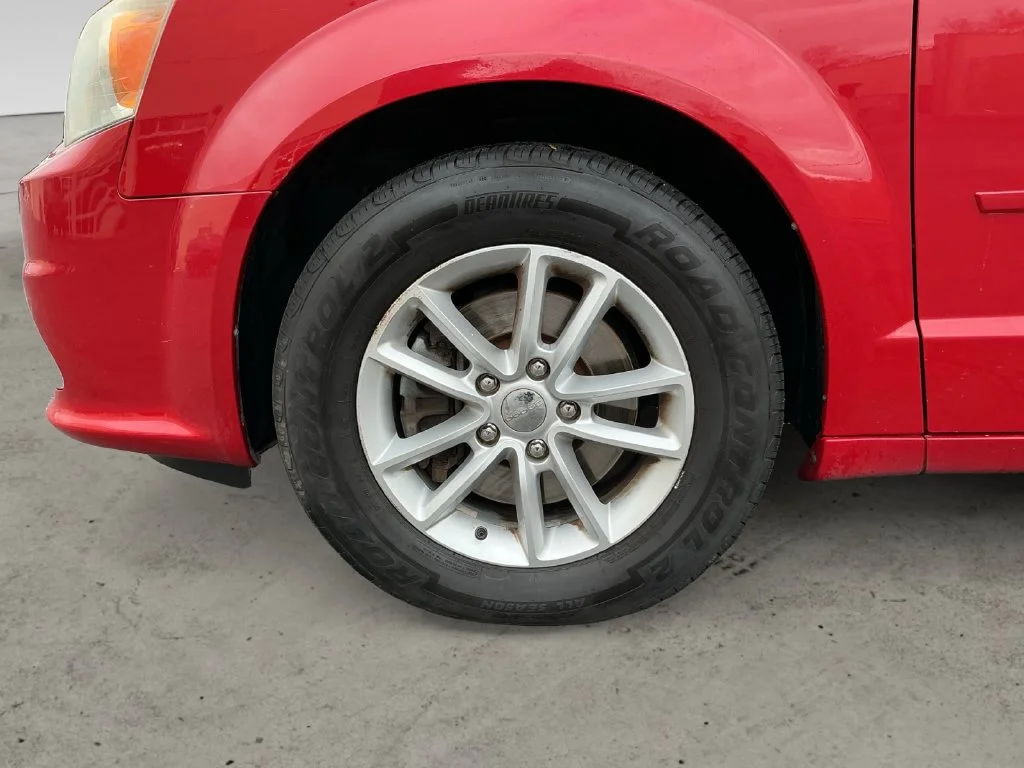 Used 2014 Red Dodge SXT image 13
