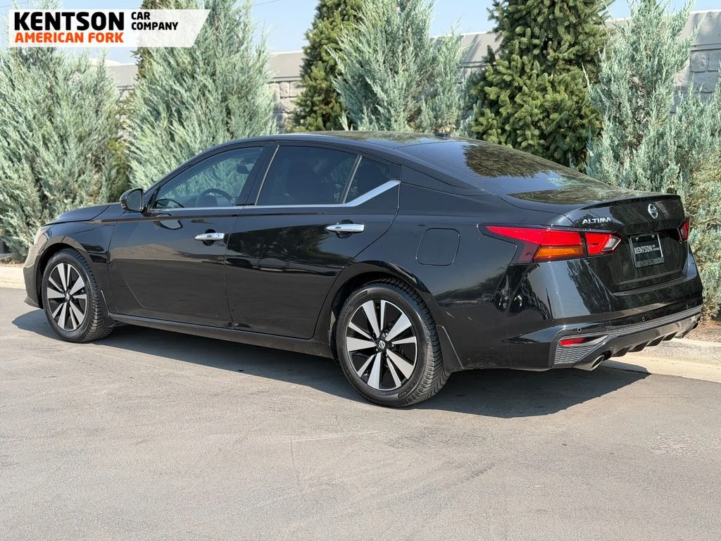 Used 2019 Black Nissan 2.5 SV image 5