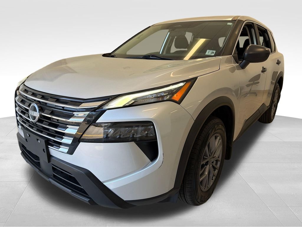 Used 2024 Silver Nissan S image 4