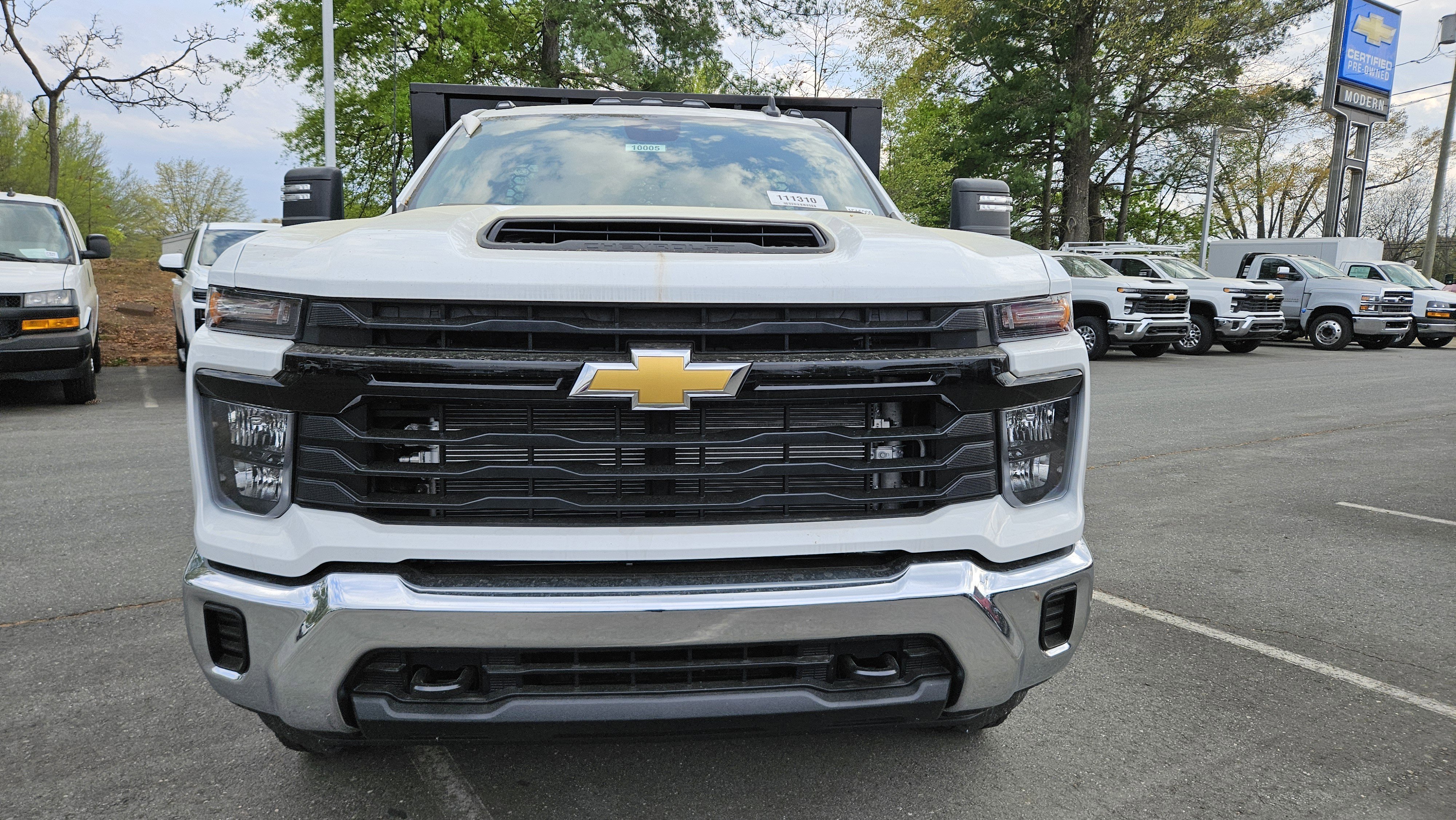 New 2026 Summit White Chevrolet Work Truck image 8