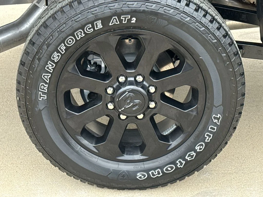 New 2026 Diamond Black Crystal Pearl-Coat Exterior Paint RAM Laramie image 10