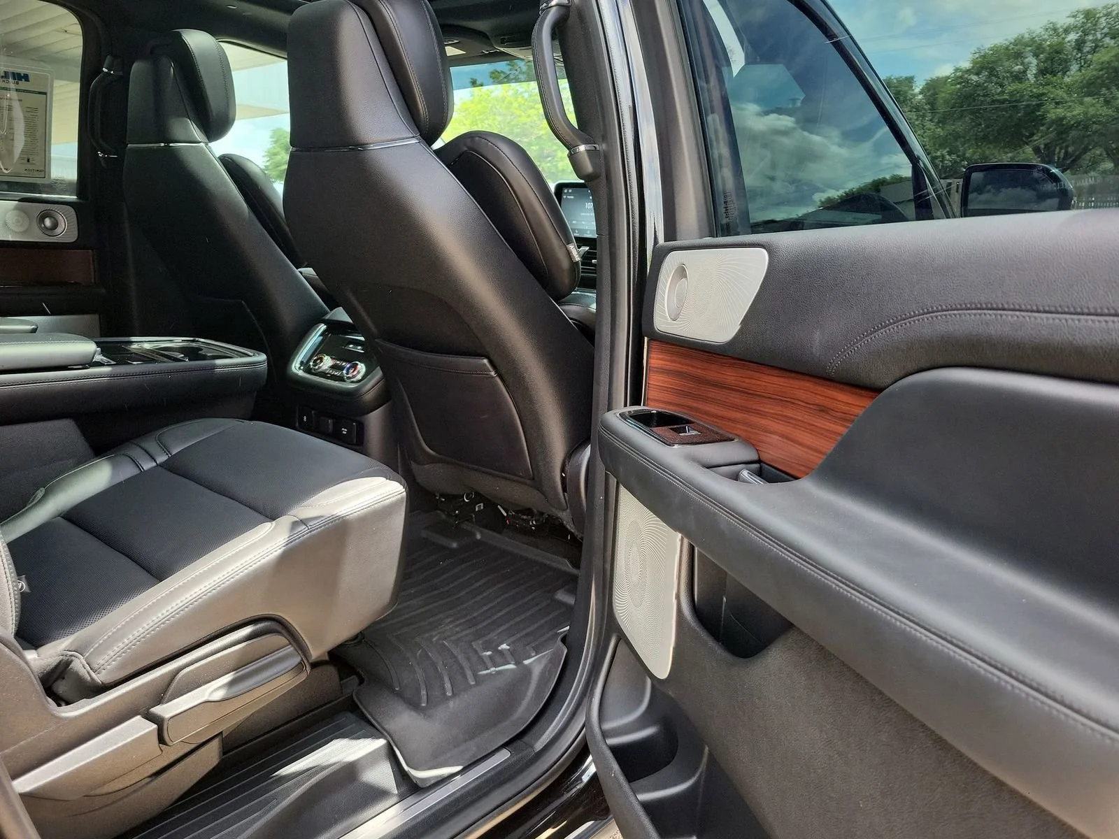 Used 2020 Black Lincoln Reserve L image 28