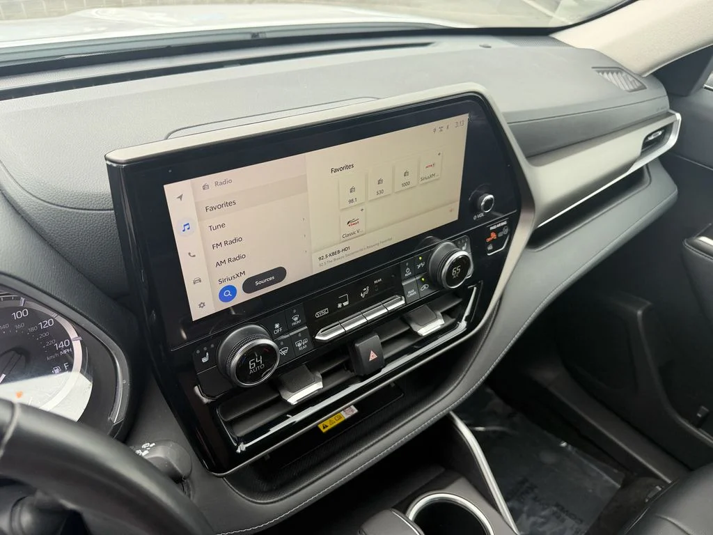 Used 2023 Wind Chill Pearl Toyota XLE image 21