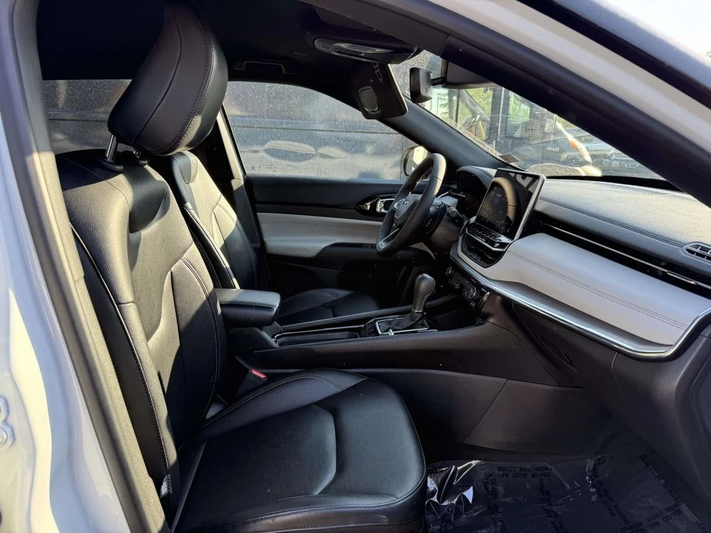 Used 2024 White Jeep Limited image 13