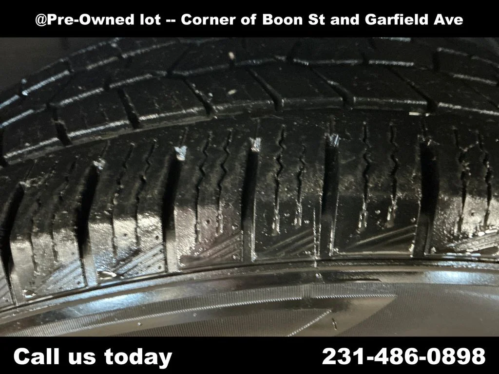 Used 2011  GMC Denali image 11