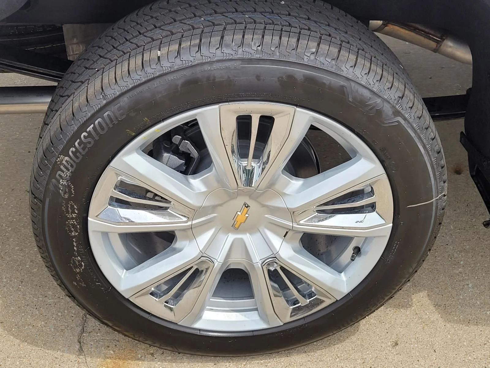 New 2026 Polar White Tricoat Chevrolet High Country image 5