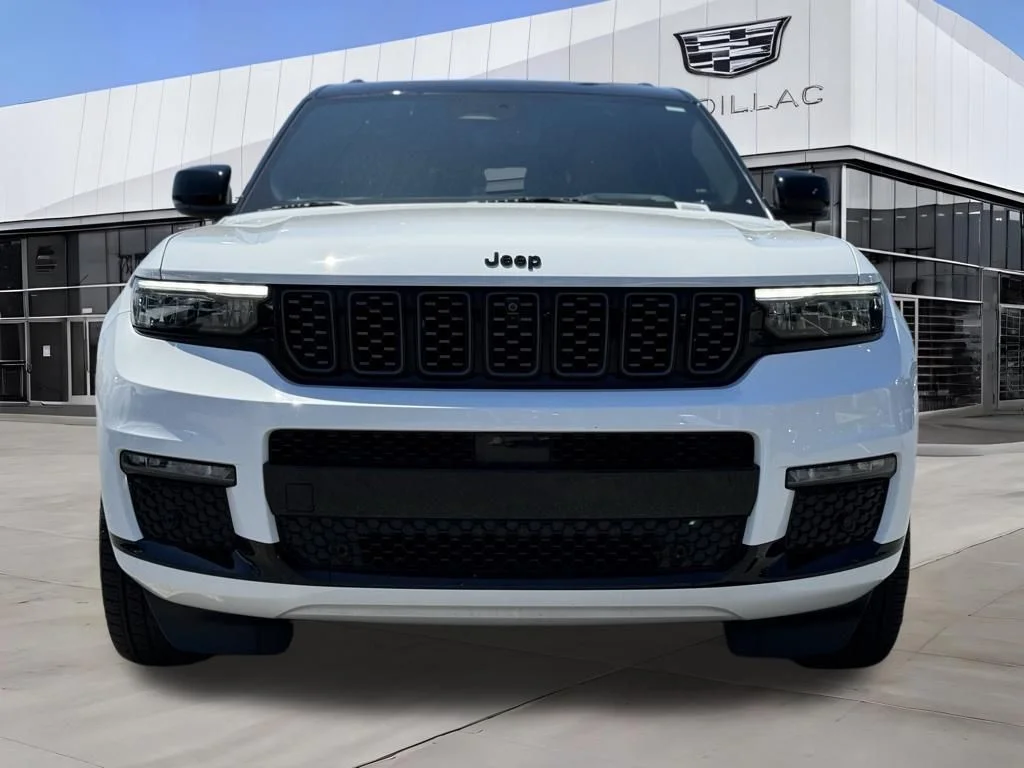 Used 2025 White Jeep Summit image 4