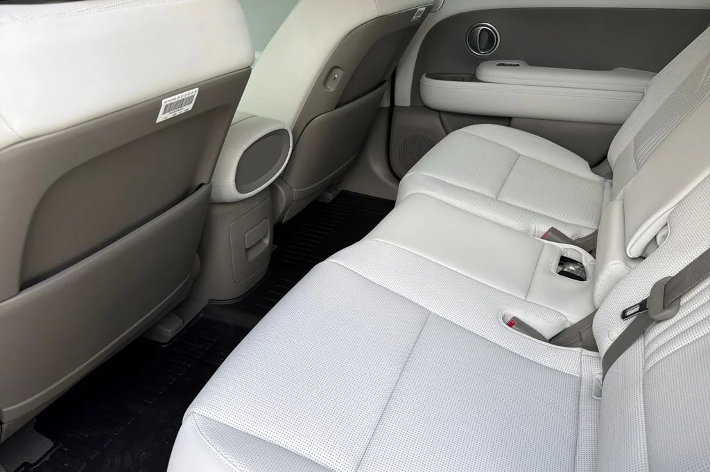 New 2026 Silver Hyundai SEL Premium image 9
