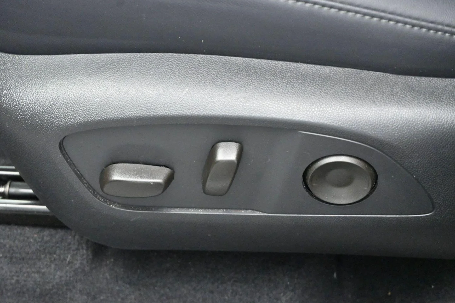 Used 2026 Summit White GMC Elevation image 16