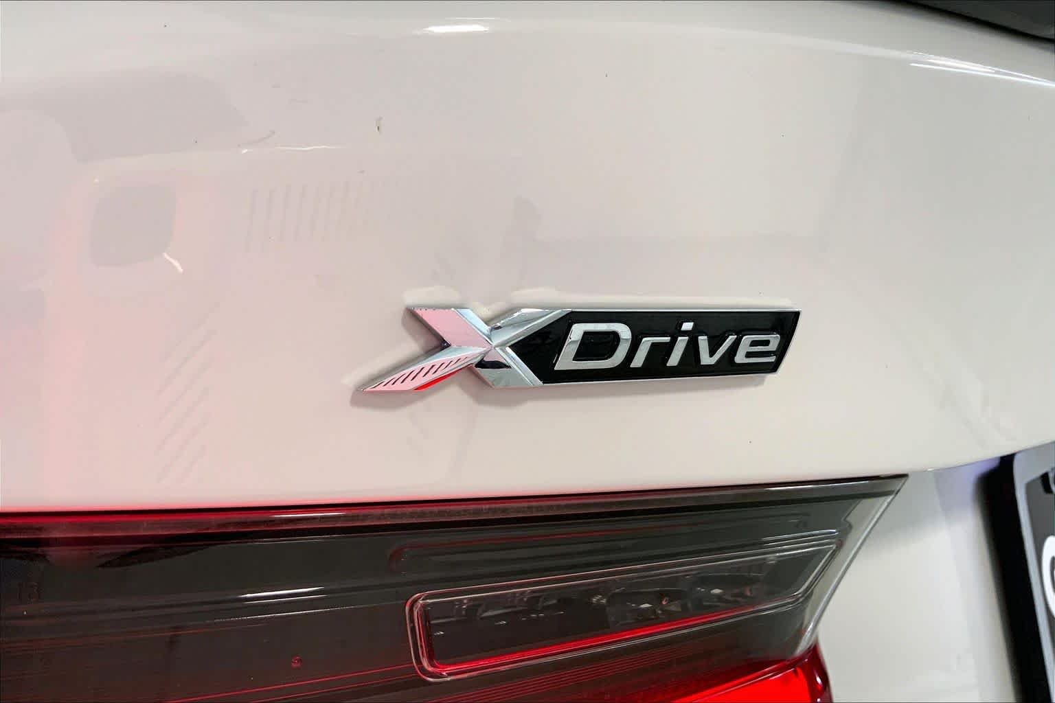 Used 2021 Alpine White BMW 330i xDrive image 9