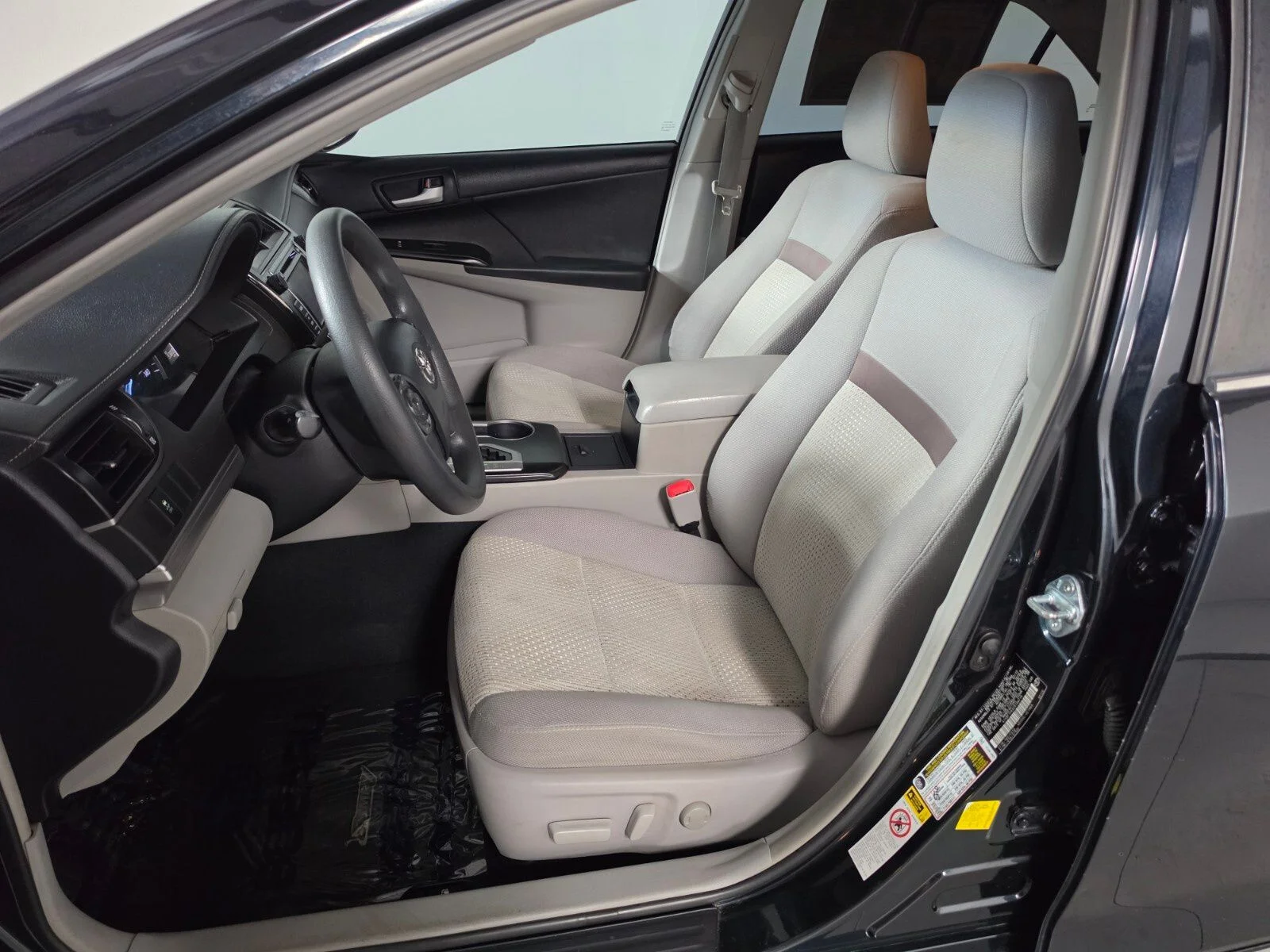 Used 2012 Gray Toyota LE image 14