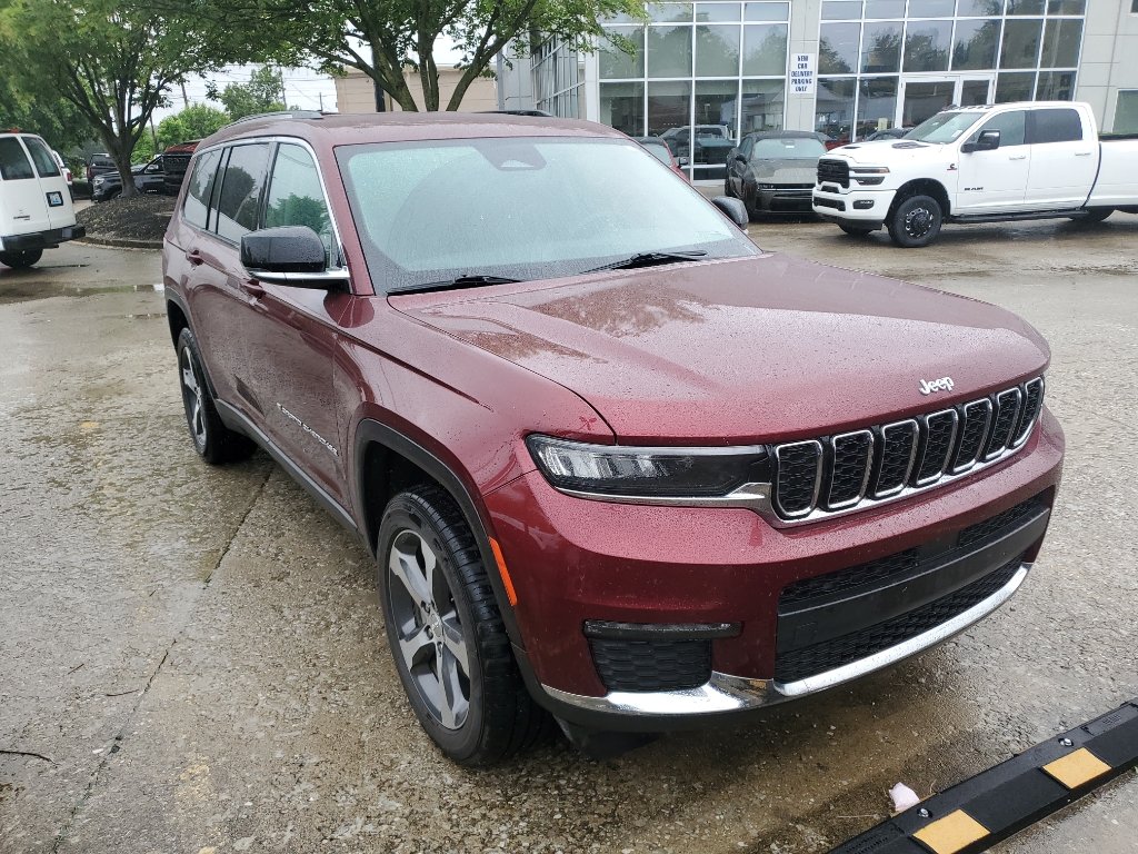 Used 2023 Velvet Red Pearlcoat Jeep Limited image 5
