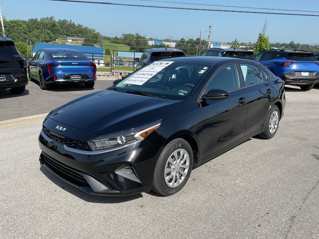 Used 2023 Aurora Black Kia LX image 3