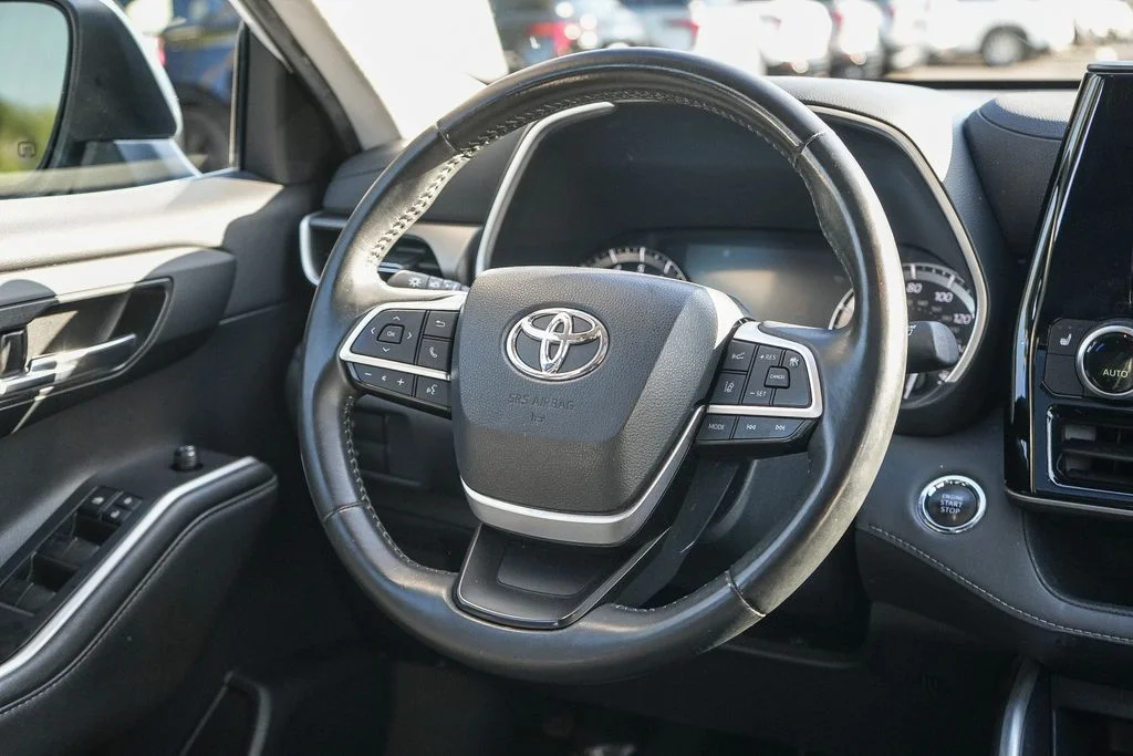 Used 2022 Beige Toyota XLE image 14