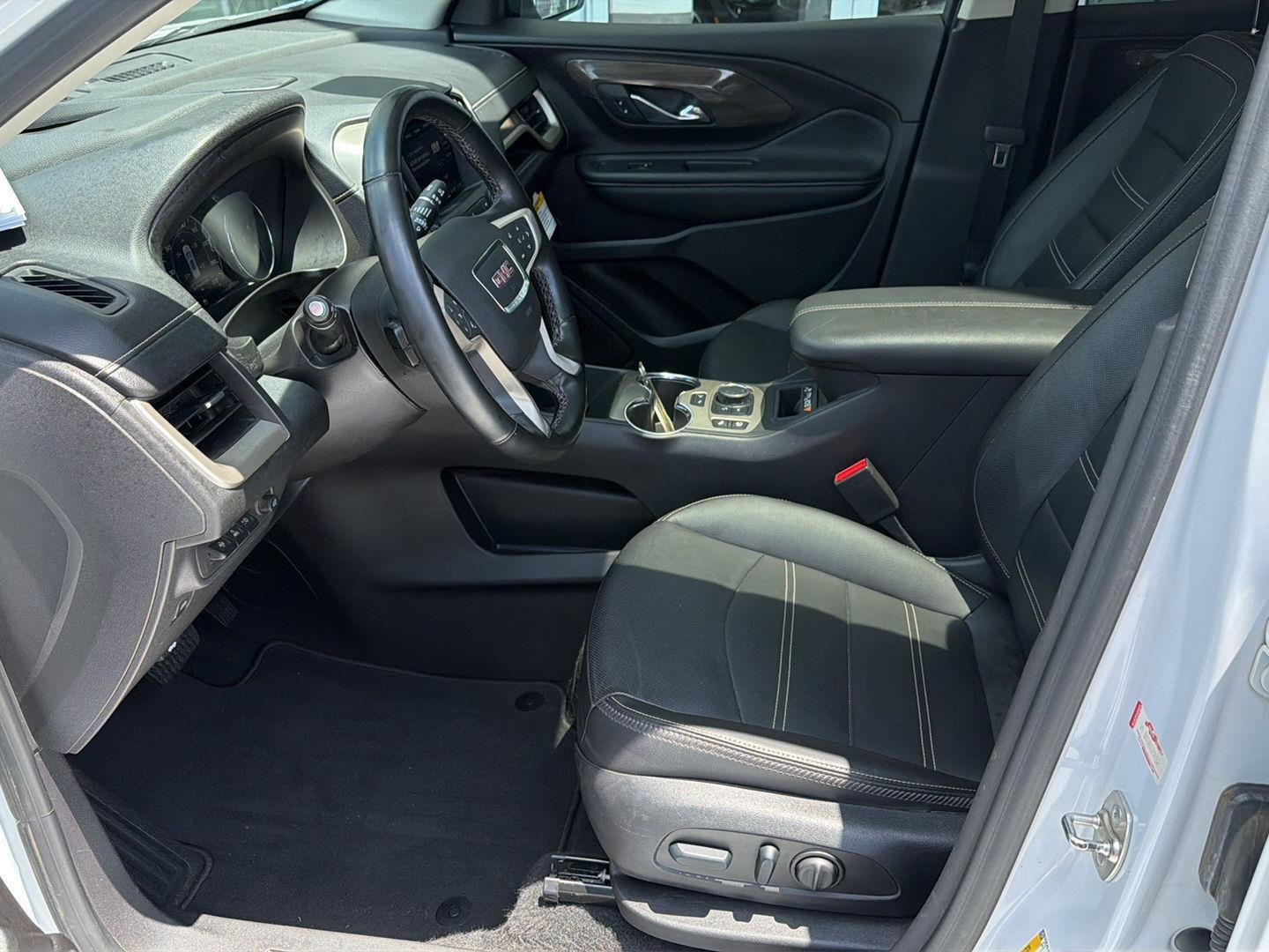 Used 2024 White Frost Tricoat GMC Denali image 10