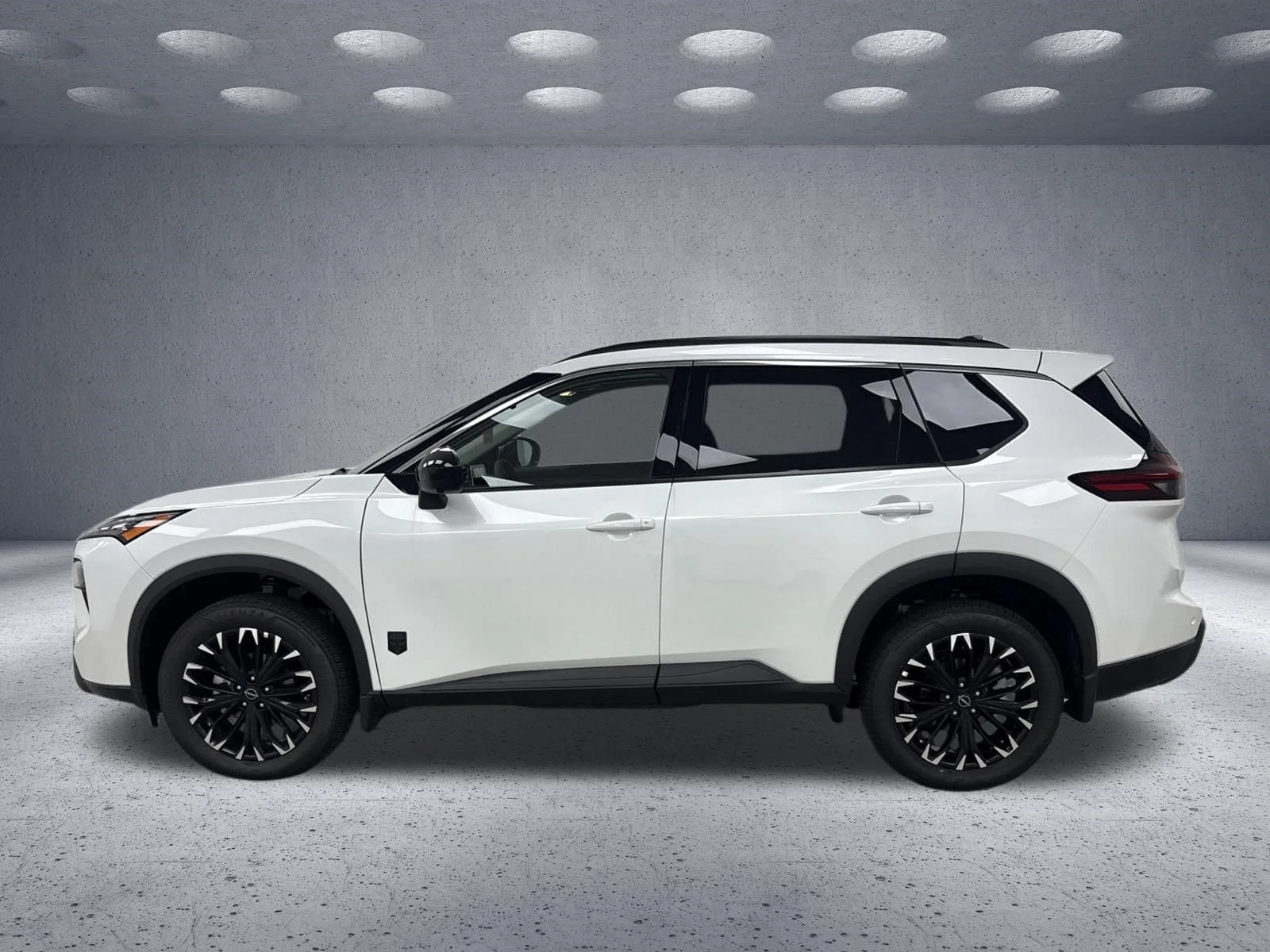 New 2026 Everest White Pearl TriCoat Nissan Dark Armor™ image 2