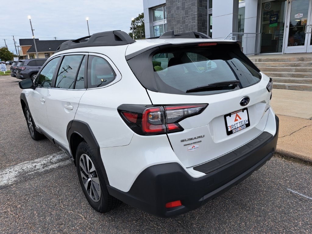 Used 2025 White Subaru 2.5i image 4