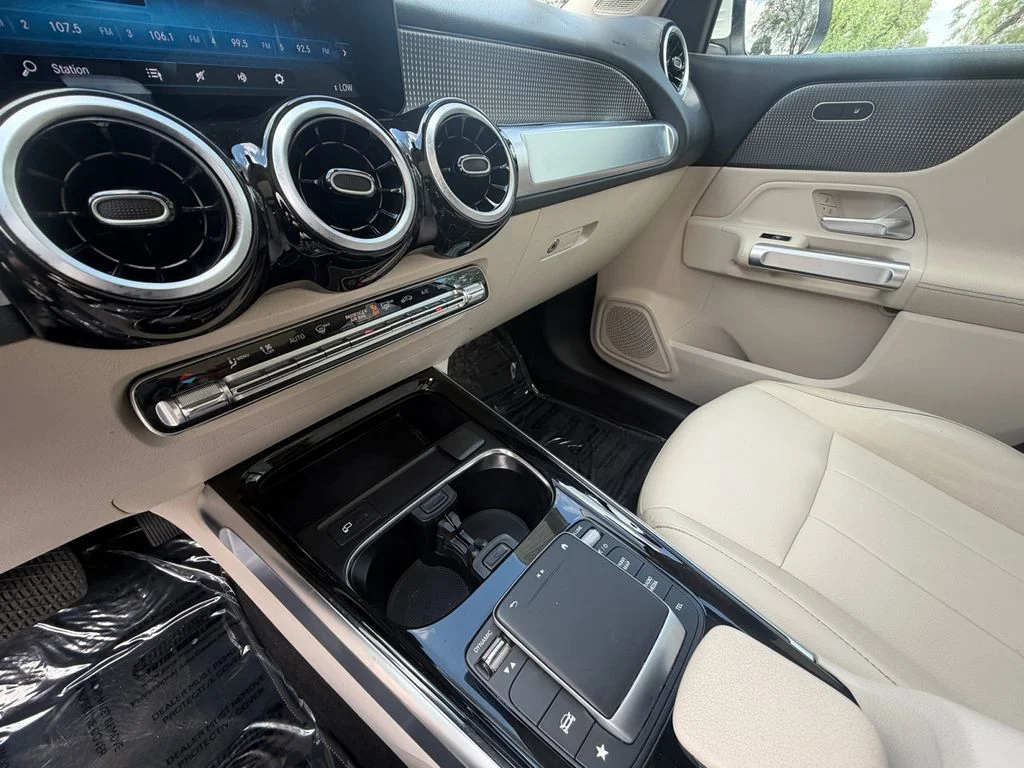 Used 2022  Mercedes-Benz GLB 250 image 22