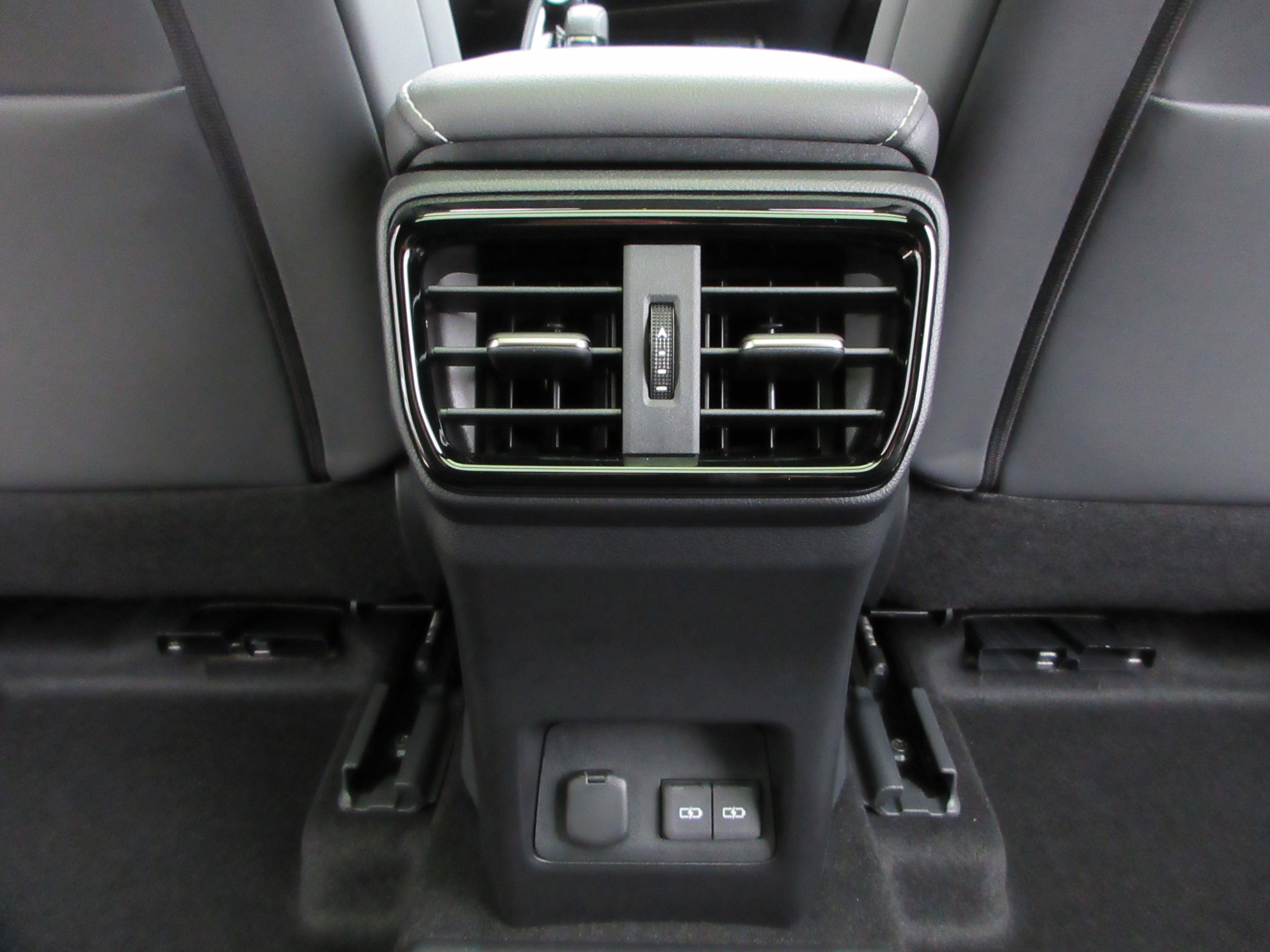 2026 Lexus NX 450h+ F-Sport - Photo 21