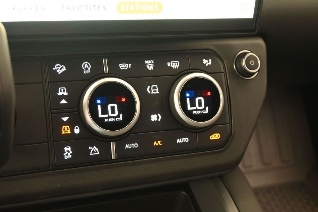 New 2026 Blue Land Rover X-Dynamic SE image 12
