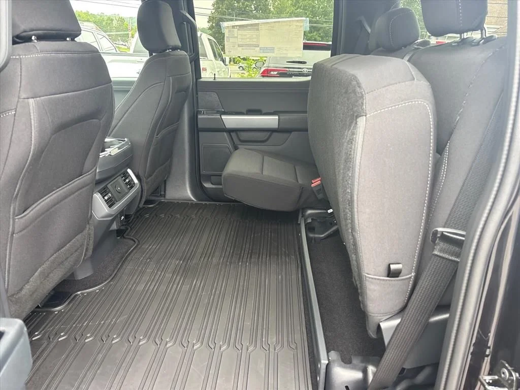 New 2026 Agate Black Metallic Ford XLT image 19
