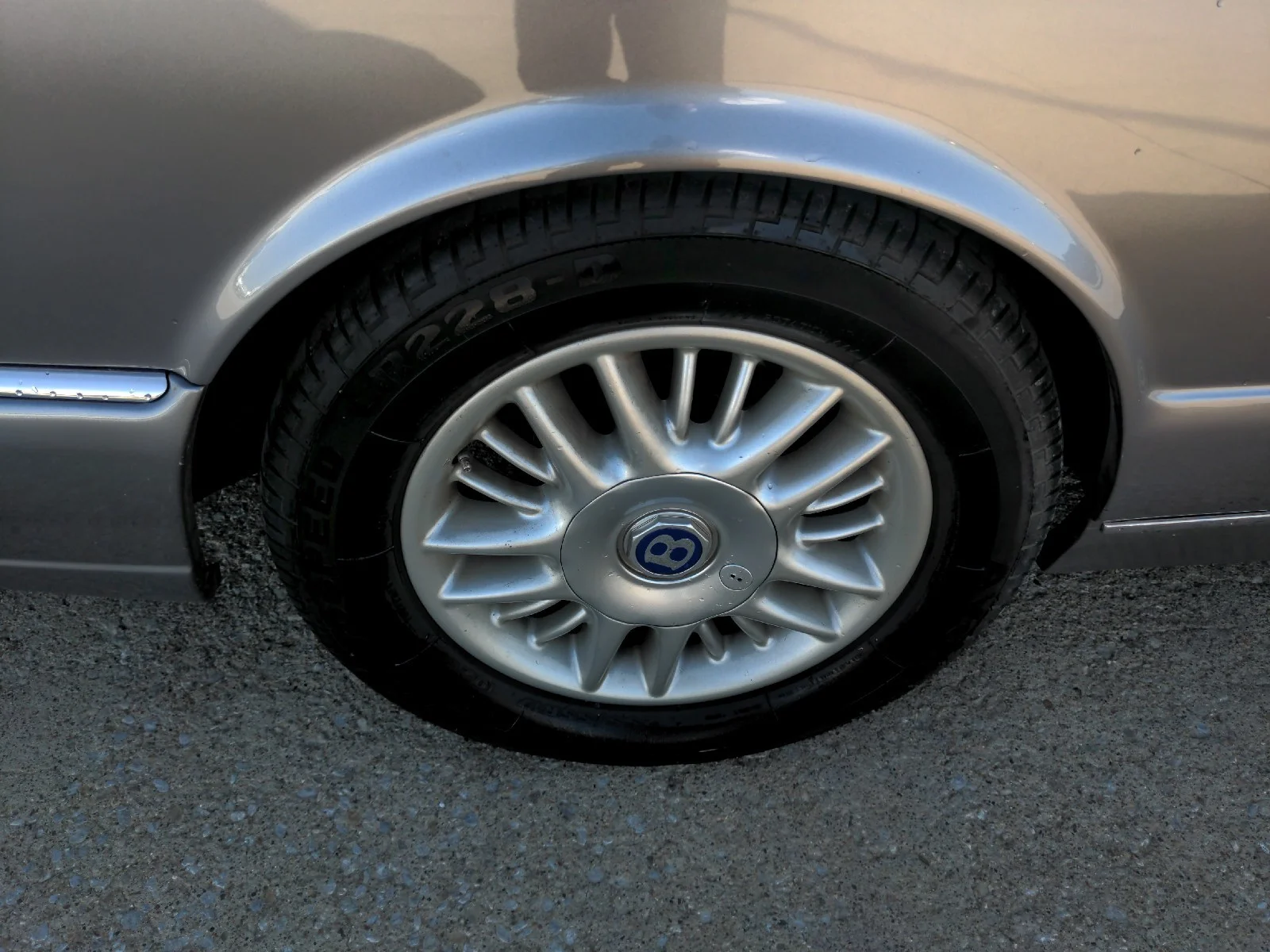 Used 2002 Silver Bentley  image 32