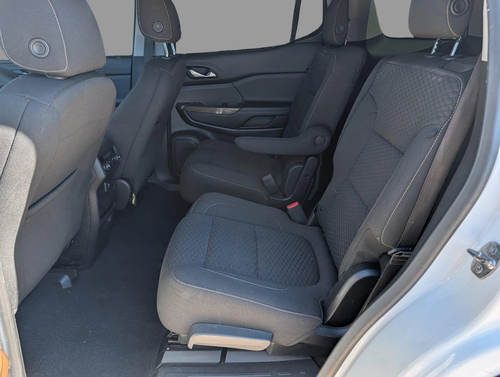 Used 2019 Summit White GMC SLE image 31