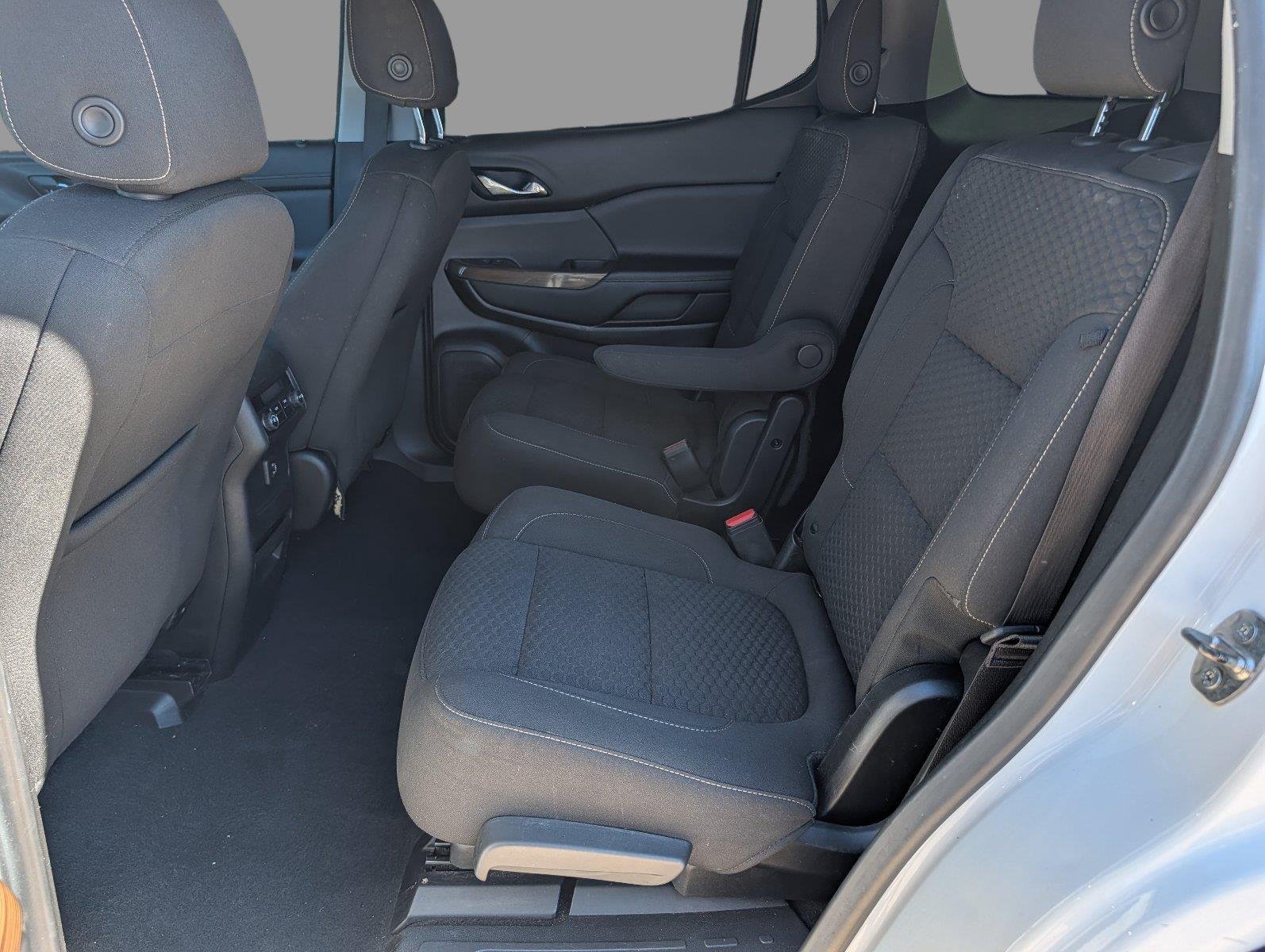 Used 2019 Summit White GMC SLE image 31