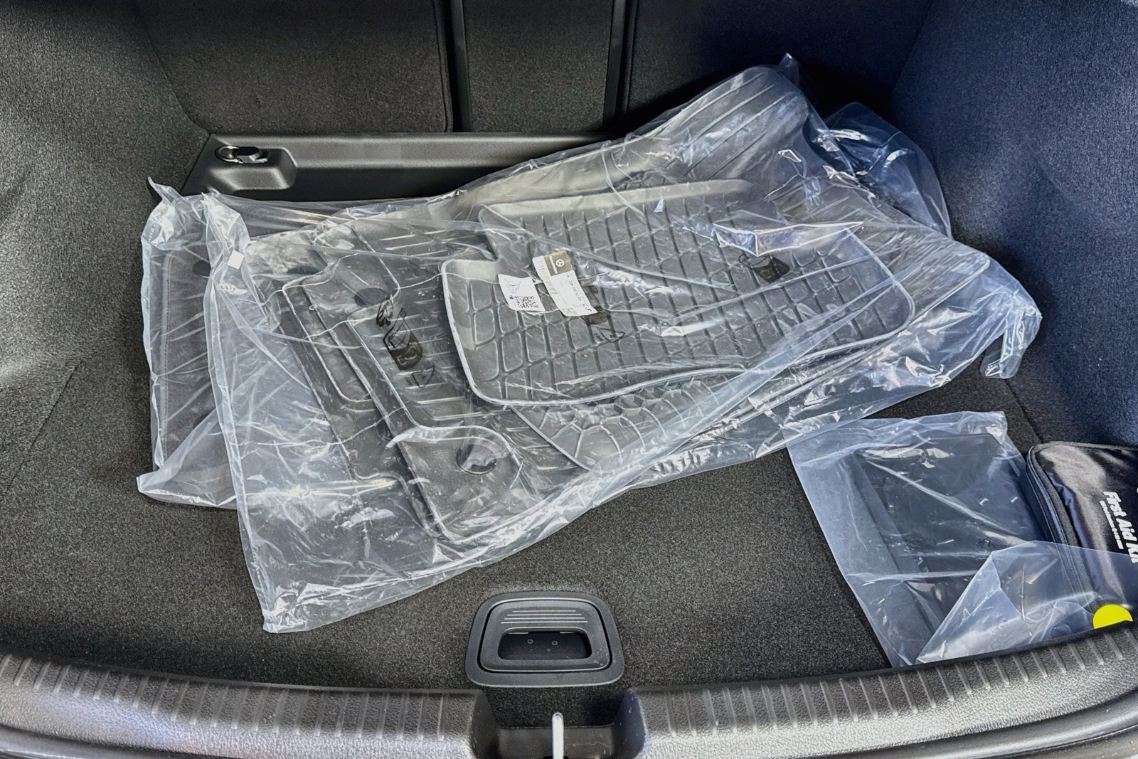 New 2026 Selenite Grey Metallic Mercedes-Benz C 300 image 24