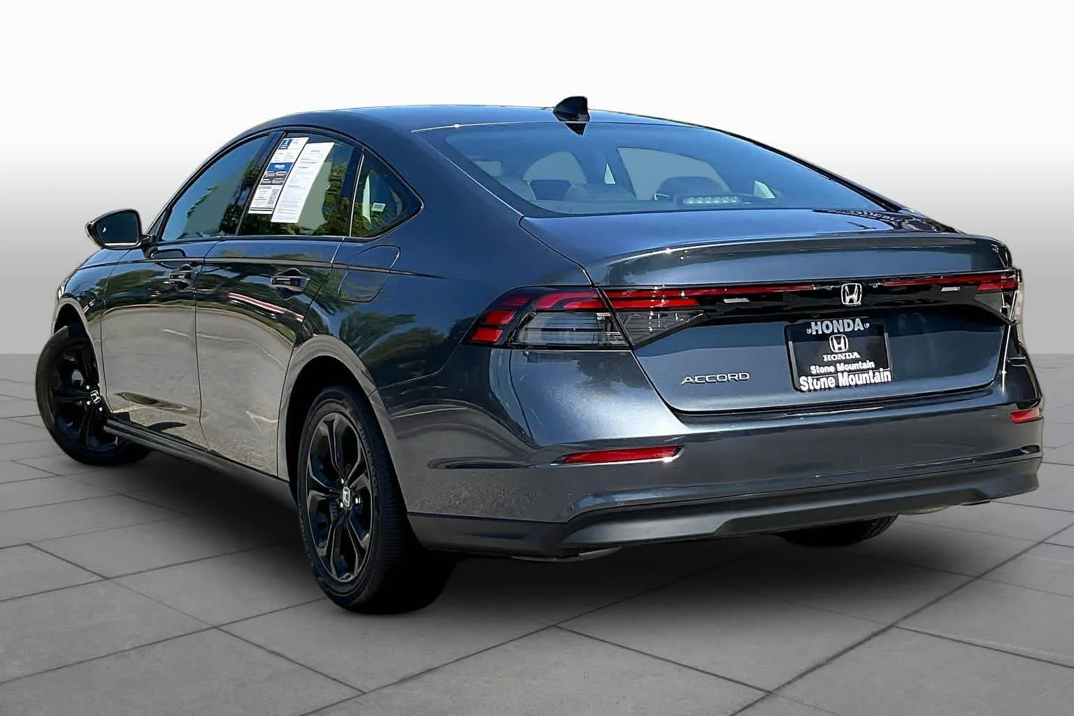 Used 2025 Meteorite Gray Metallic Honda SE image 12