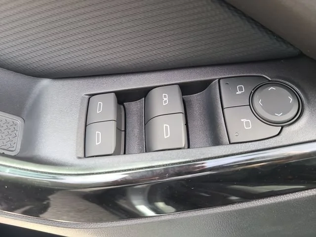 New 2027 Sterling Gray Metallic Chevrolet LT image 18