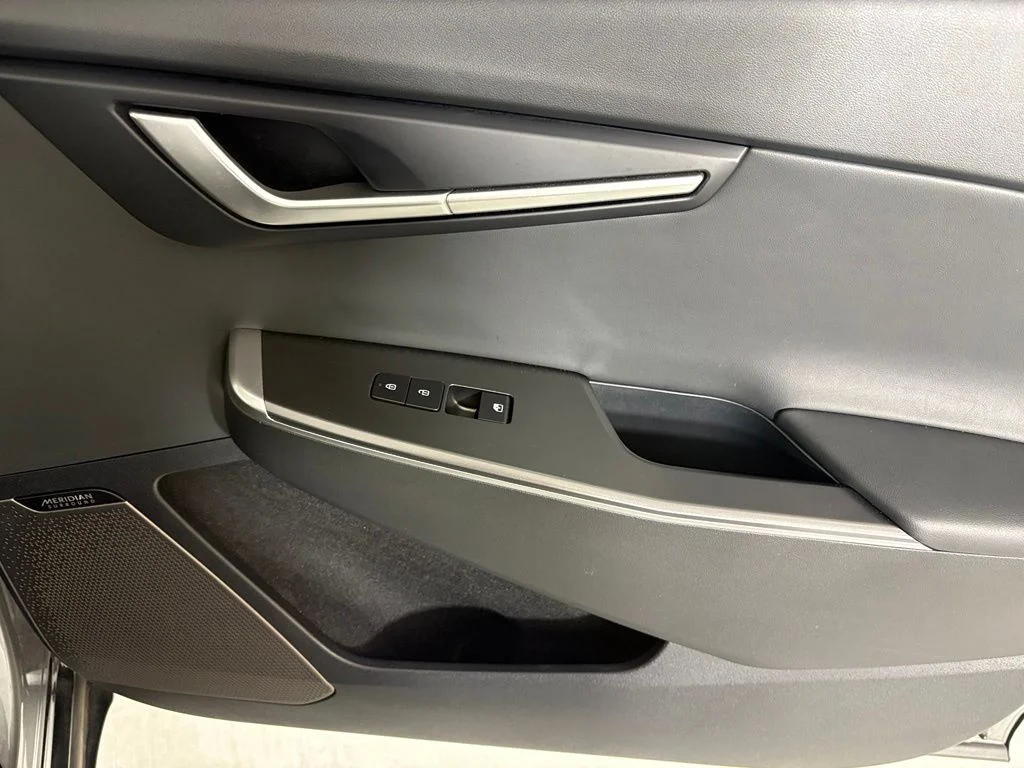Used 2023 Gray Kia Wind image 12