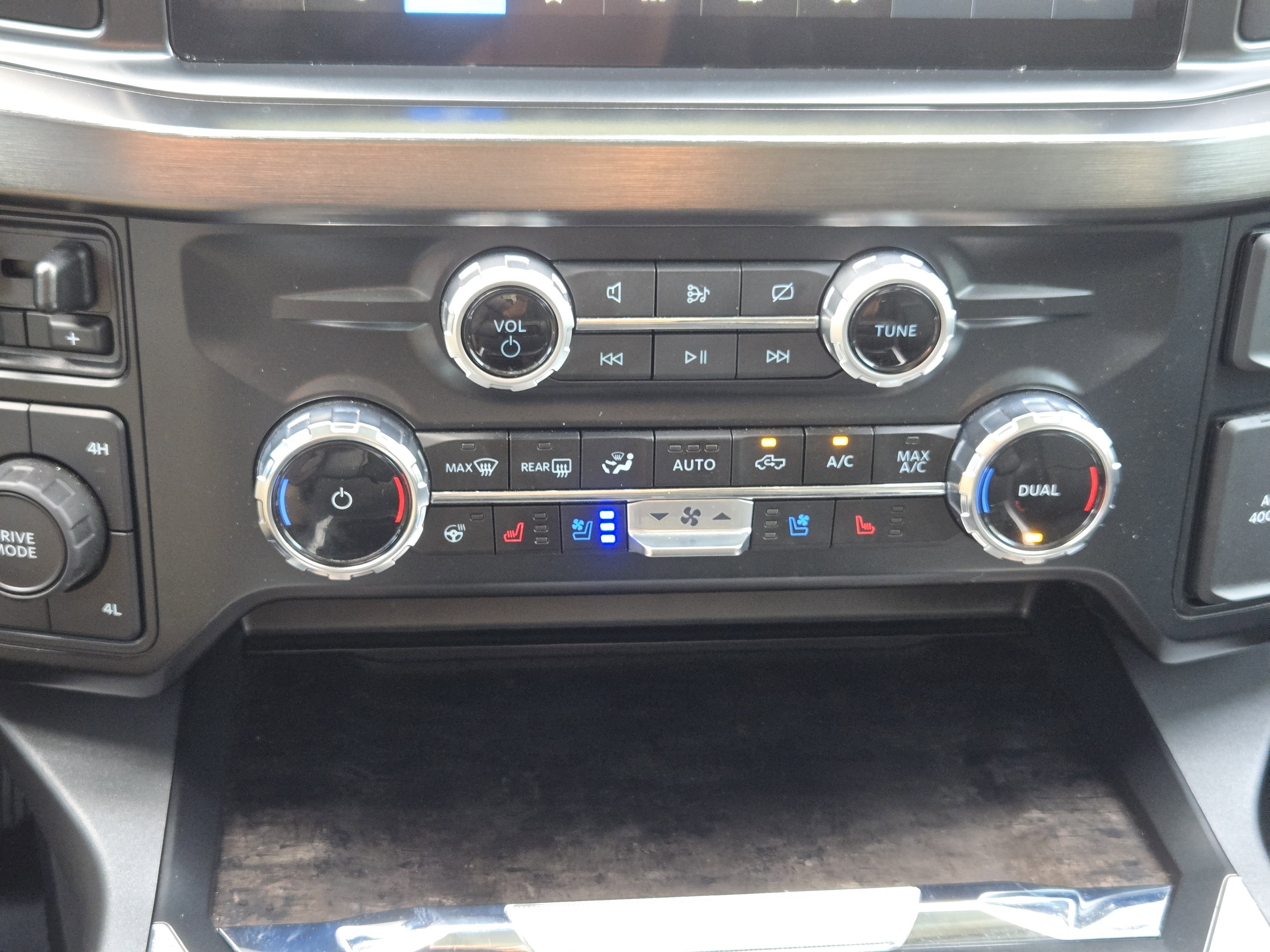Used 2023 OXFORD WHITE Ford LARIAT image 21