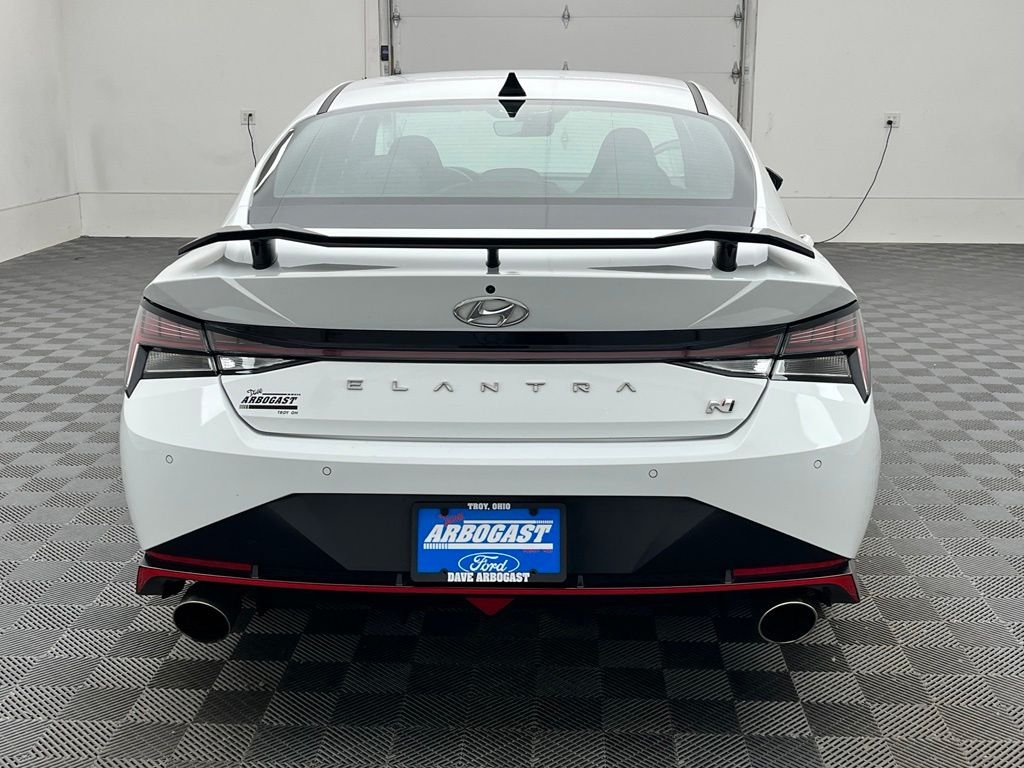 Used 2022 White Hyundai Base image 10