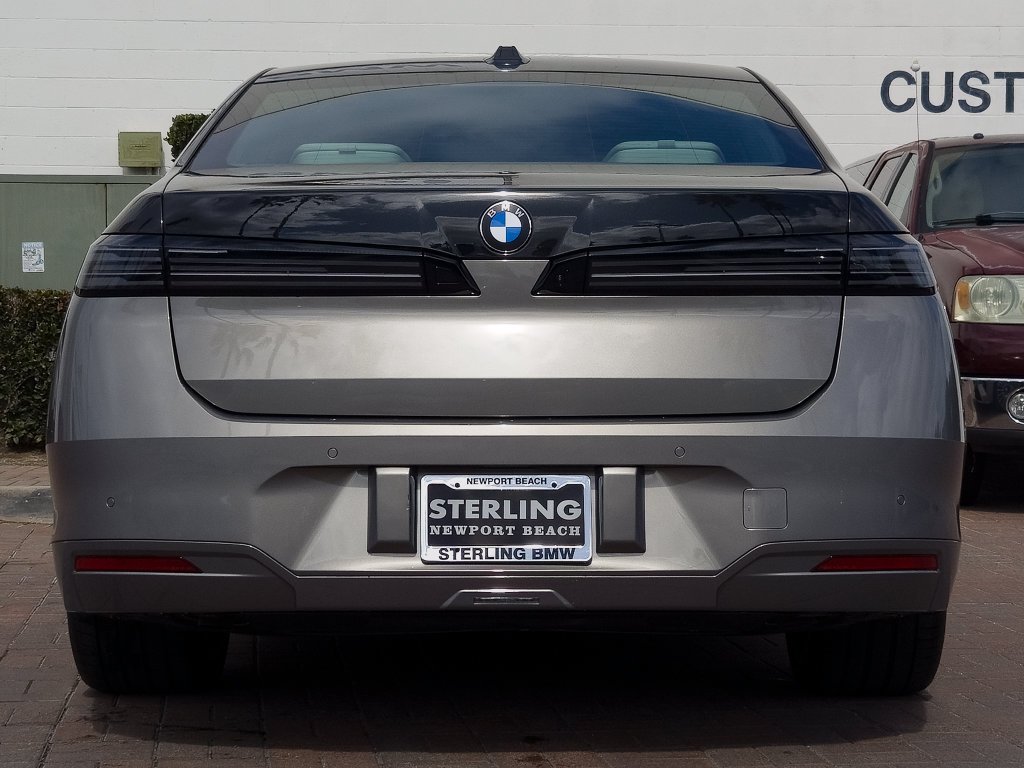 New 2027 Oxide Grey/Blk Sap BMW  image 15