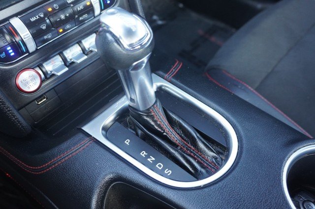 Used 2022  Ford GT Premium image 28