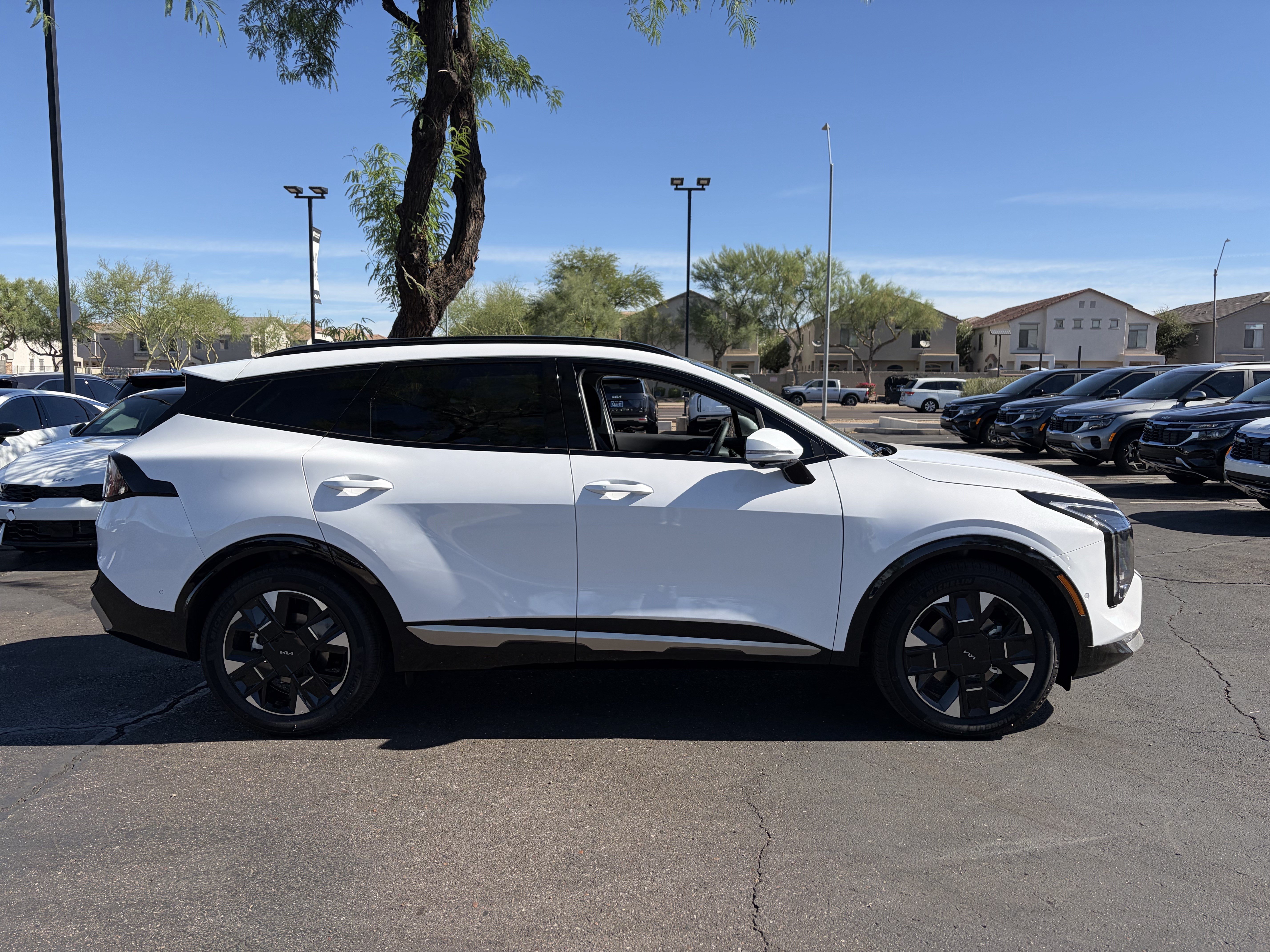 New 2026 Glacial White Pearl Kia SX Prestige image 2