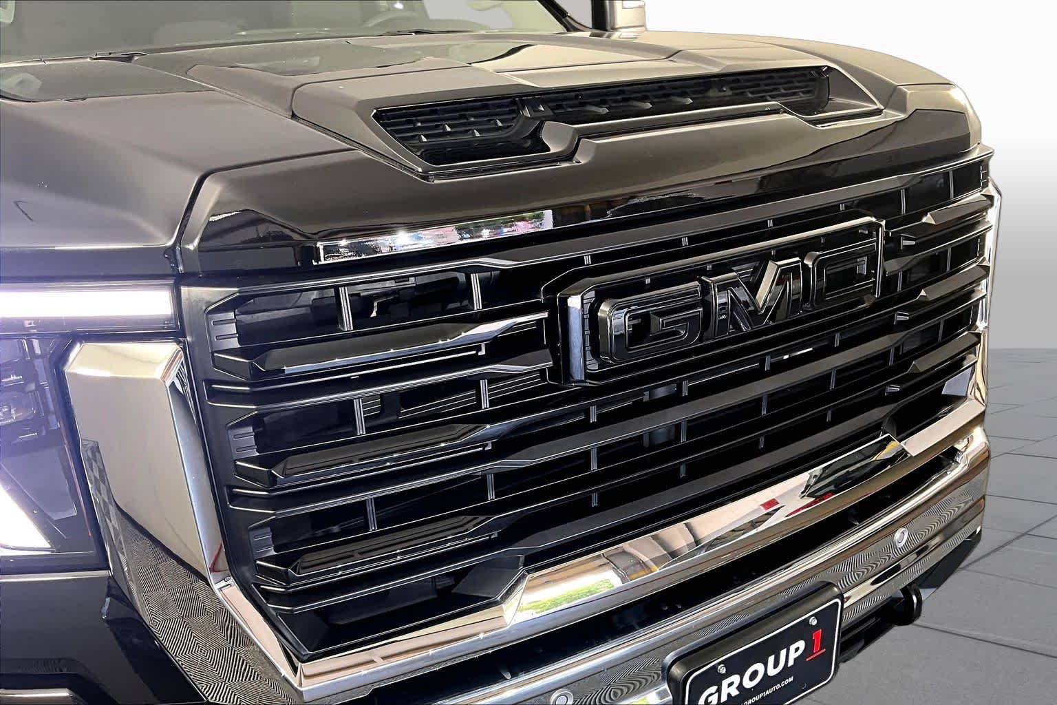 Used 2025 Onyx Black GMC Pro image 27