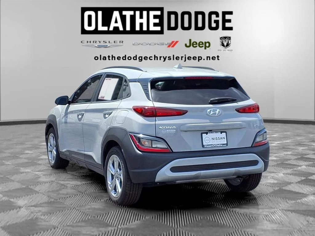 Used 2023 Silver Hyundai SEL image 3