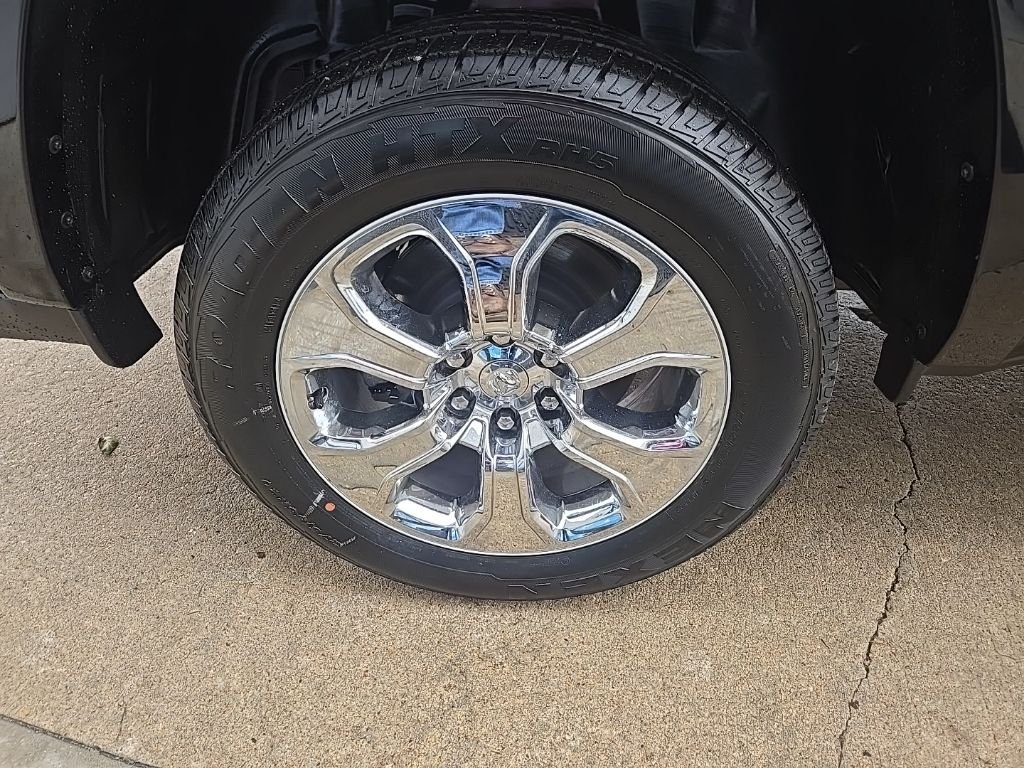 New 2026 Diamond Black Crystal Pearl-Coat Exterior Paint RAM Big Horn/Lone Star image 31